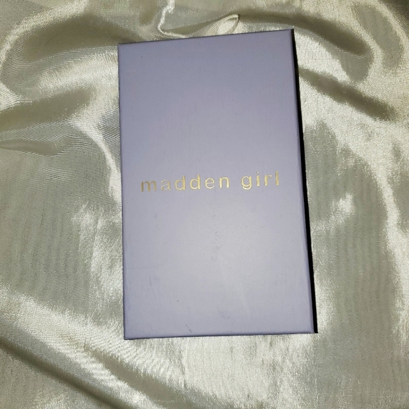 NEW Never Worn Madden Girl Trio Earring Set - Picture 3 of 5